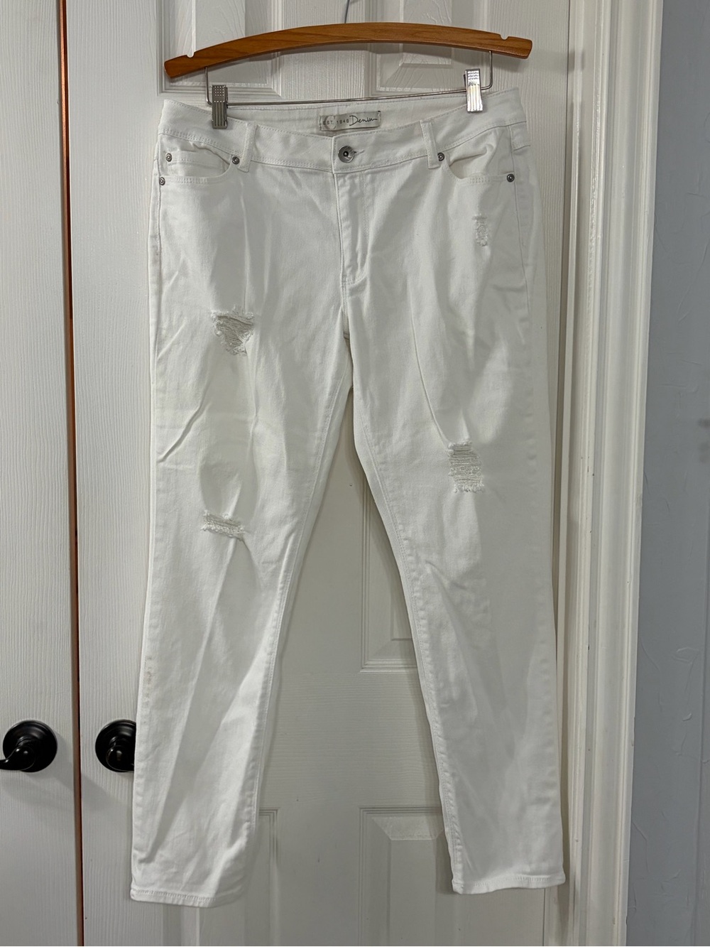 Cato White Distressed Skinny Jeans